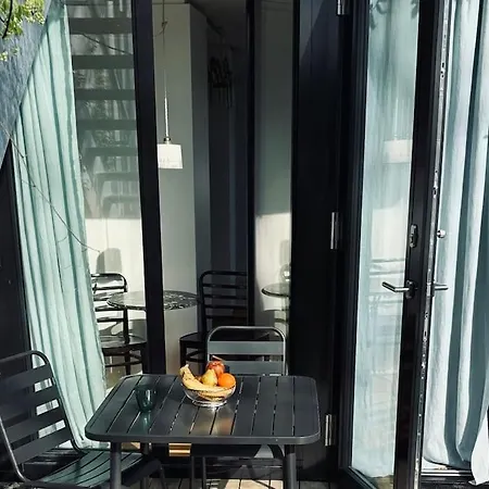 別荘 Charming Tiny Garden House For Two ルツェルン